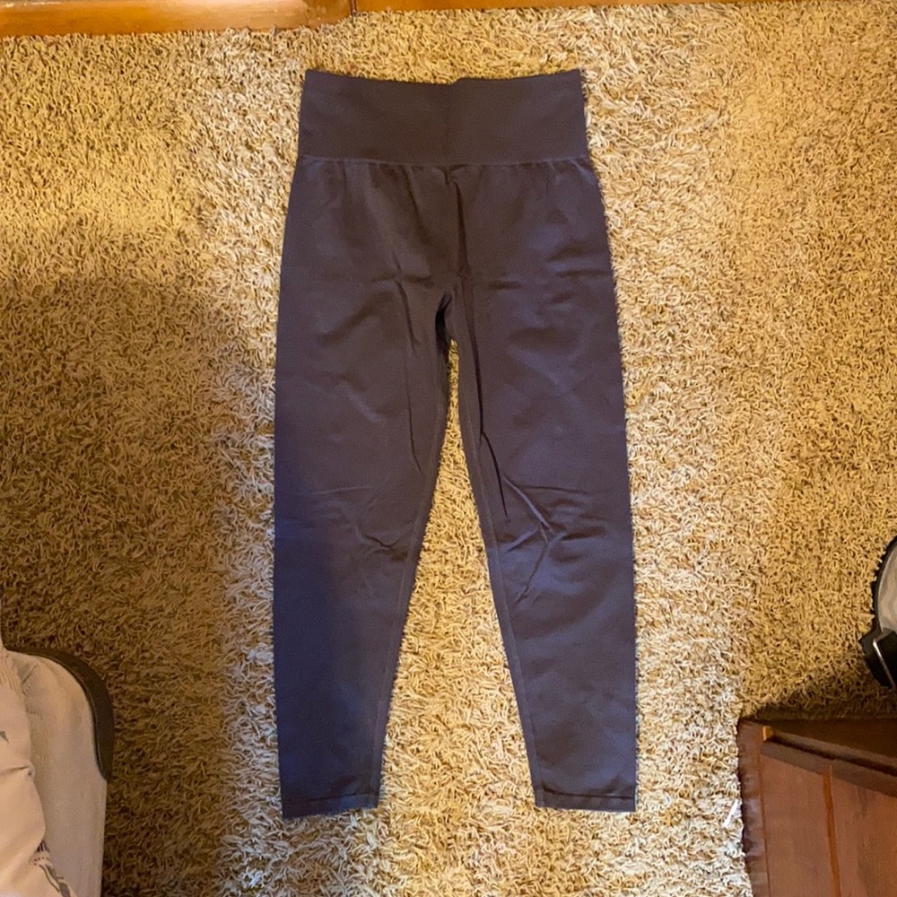Breathable dark grey Fabletics leggings!